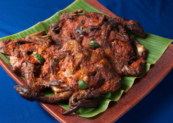 review-makanan-ayam-bakar-taliwang-yang-pedas-gurih