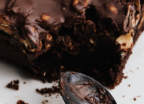 review-makanan-brownies-cokelat-dengan-rasa-lumer