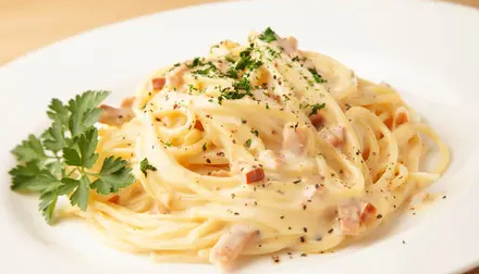 Review Makanan Spaghetti Carbonara dengan Saus Creamy