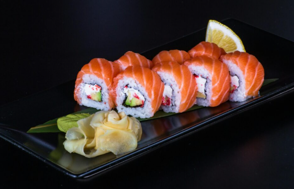 Review Makanan Sushi Salmon Nigiri Segar