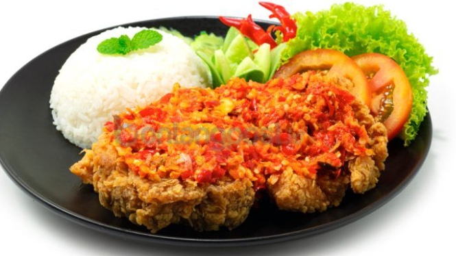 Review Ayam Geprek Sambal Bawang: Pedasnya Bikin Nagih