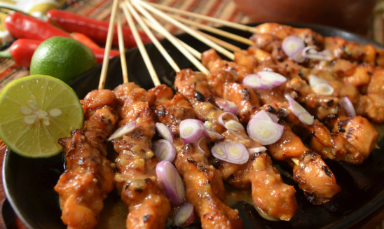 Review Makanan Sate Ayam Madura Gurih dan Lezat